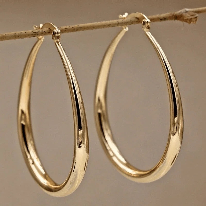 Gorgeous Gold Round Earrings - Classic minimalist design, hypoallergenic, nickel-free, lightweight and easy to wear, the perfect jewelry gift for women, perfect for birthdays, anniversaries or any occasion