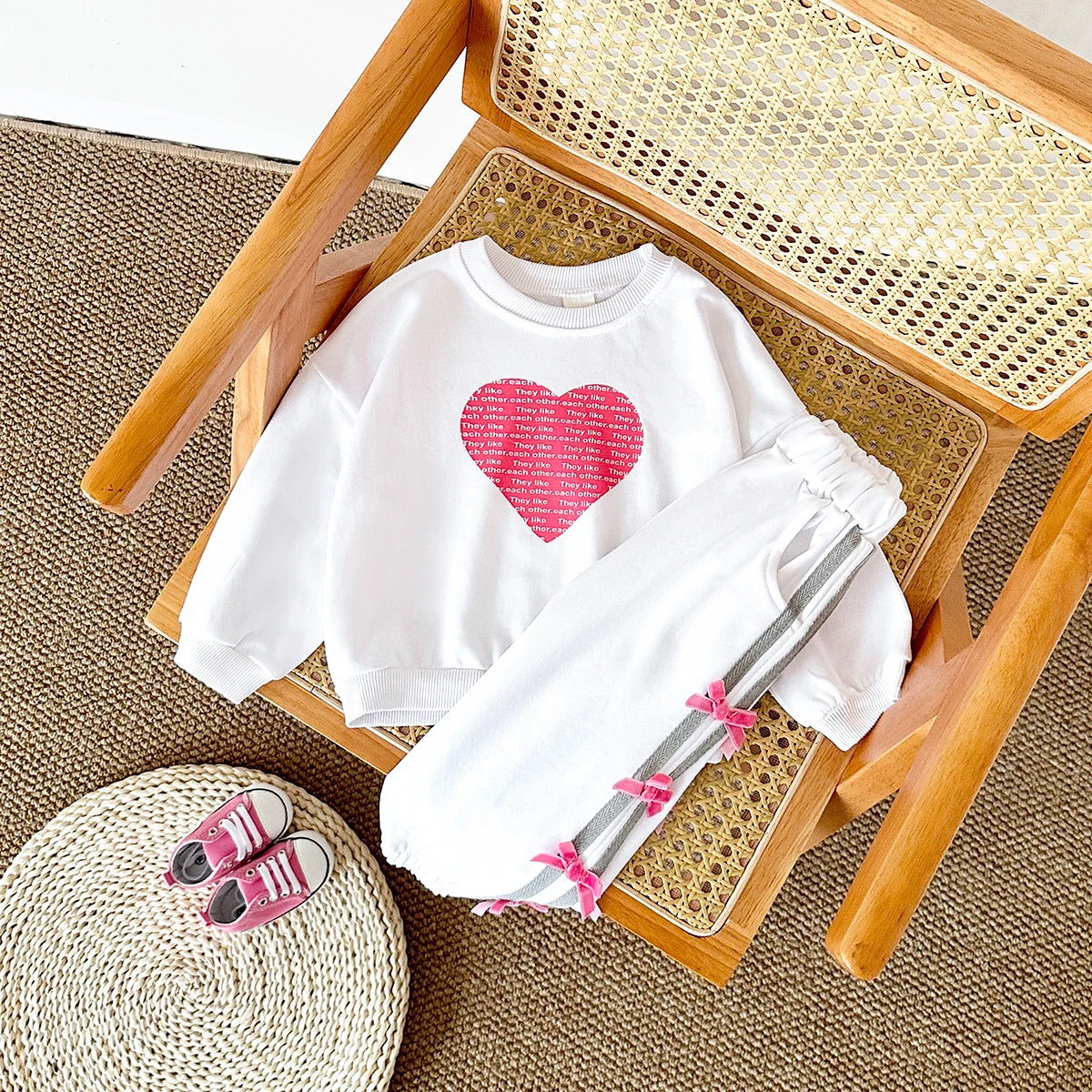 Baby Girl Love Print Sweatshirt & Bow Pants 2-Piece Set