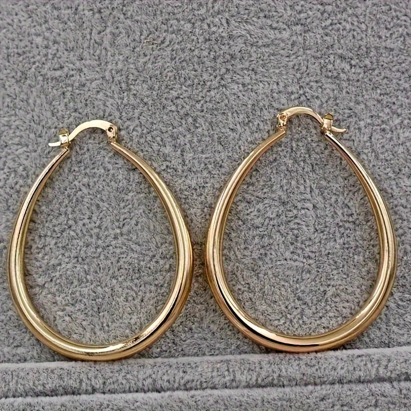 Gorgeous Gold Round Earrings - Classic minimalist design, hypoallergenic, nickel-free, lightweight and easy to wear, the perfect jewelry gift for women, perfect for birthdays, anniversaries or any occasion