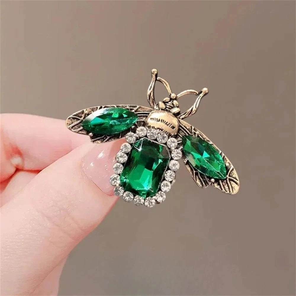 Luxury Green Crystal Bee Brooch – Rhinestone Insect Lapel Pin for Women