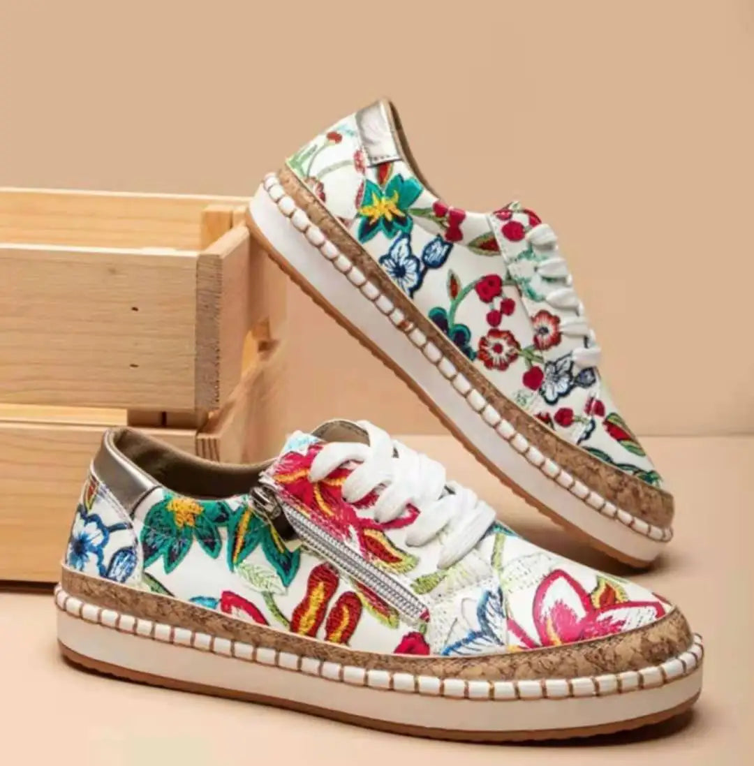 Women's Floral Printed Lace-Up Flat Sneakers