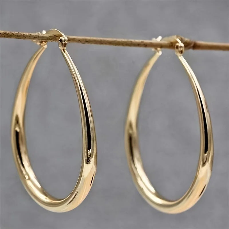 Gorgeous Gold Round Earrings - Classic minimalist design, hypoallergenic, nickel-free, lightweight and easy to wear, the perfect jewelry gift for women, perfect for birthdays, anniversaries or any occasion