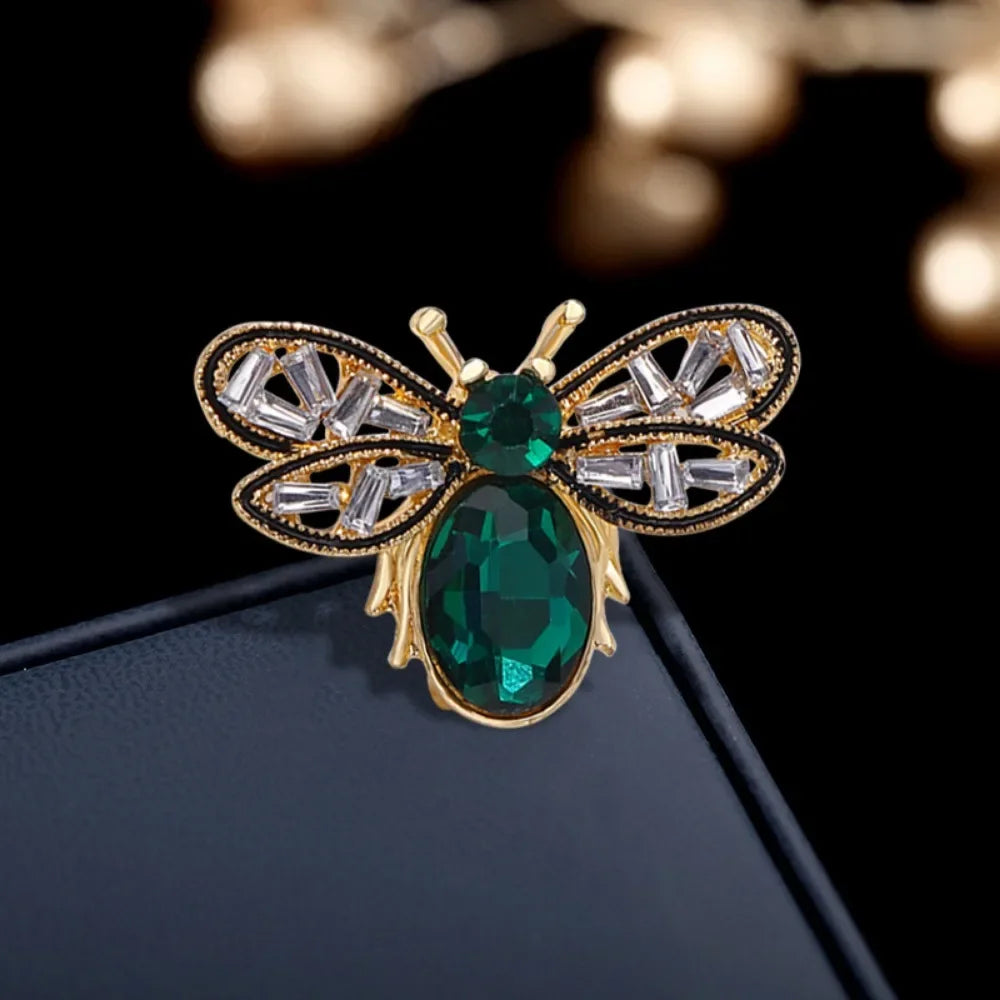 Luxury Green Crystal Bee Brooch – Rhinestone Insect Lapel Pin for Women
