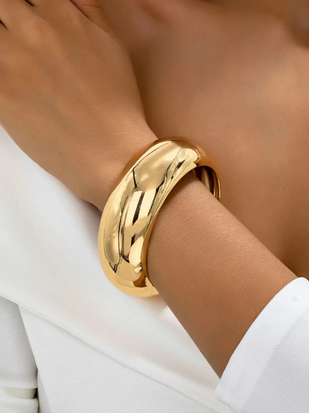Women's Wide Smooth Bangle Bracelet – Simple Polished Metal Cuff for Daily & Vacation Wear
