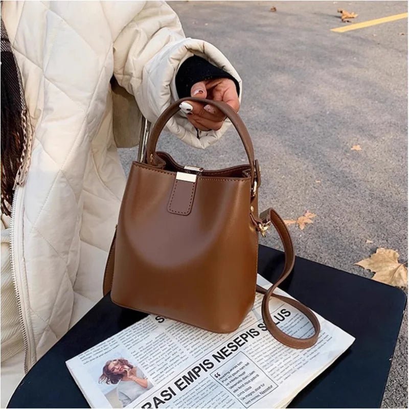 Women's Handbag，This year's popular versatile brown high - end casual crossbody bag is a new model for work and commuting, a bucke - Kenner House Emporium