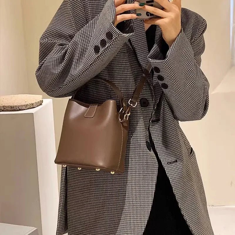 Women's Handbag，This year's popular versatile brown high - end casual crossbody bag is a new model for work and commuting, a bucke - Kenner House Emporium