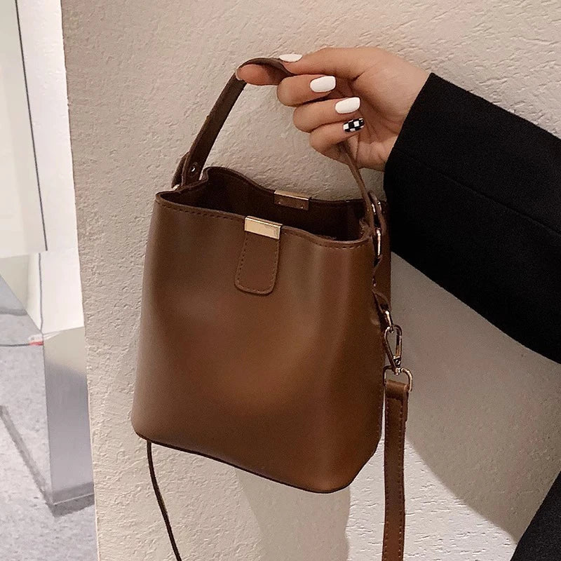 Women's Handbag，This year's popular versatile brown high - end casual crossbody bag is a new model for work and commuting, a bucke - Kenner House Emporium